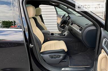 Позашляховик / Кросовер Volkswagen Touareg 2016 в 