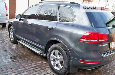 Позашляховик / Кросовер Volkswagen Touareg 2011 в 