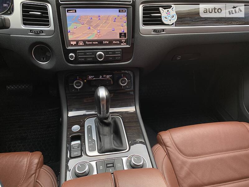 Позашляховик / Кросовер Volkswagen Touareg 2016 в Дніпрі фото 23 Позашляховик / Кросовер Volkswagen Touareg 2016 в Дніпрі