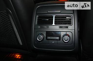 Позашляховик / Кросовер Volkswagen Touareg 2010 в 