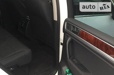 Позашляховик / Кросовер Volkswagen Touareg 2014 в 