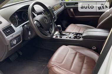 Внедорожник / Кроссовер Volkswagen Touareg 2012 в Киеве