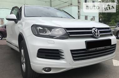 Позашляховик / Кросовер Volkswagen Touareg 2014 в 