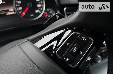 Внедорожник / Кроссовер Volkswagen Touareg 2015 в 