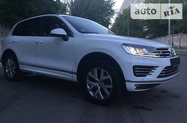 Позашляховик / Кросовер Volkswagen Touareg 2015 в Києві