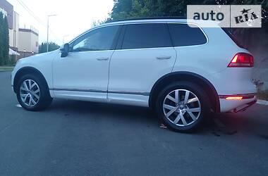 Позашляховик / Кросовер Volkswagen Touareg 2015 в Києві