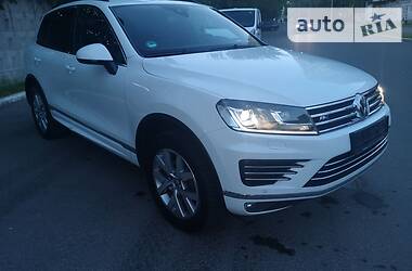 Позашляховик / Кросовер Volkswagen Touareg 2015 в Києві