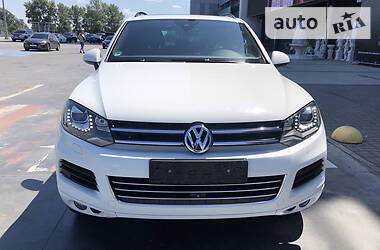 Позашляховик / Кросовер Volkswagen Touareg 2013 в Києві