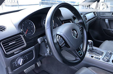 Позашляховик / Кросовер Volkswagen Touareg 2013 в Києві