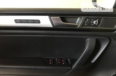 Позашляховик / Кросовер Volkswagen Touareg 2011 в 