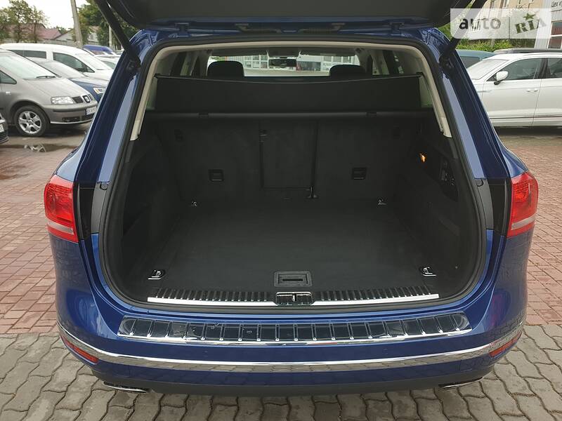 Позашляховик / Кросовер Volkswagen Touareg 2015 в Хмельницькому