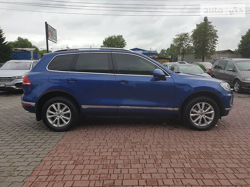 Позашляховик / Кросовер Volkswagen Touareg 2015 в Хмельницькому