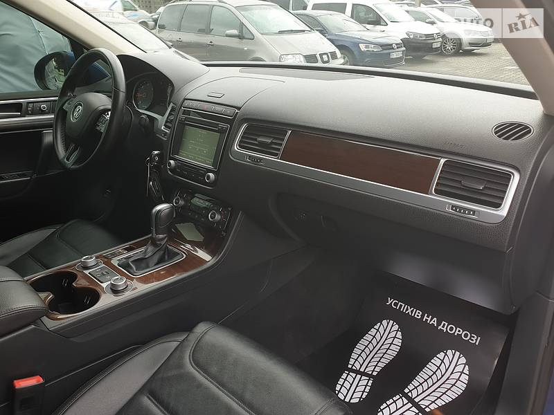 Позашляховик / Кросовер Volkswagen Touareg 2015 в Хмельницькому