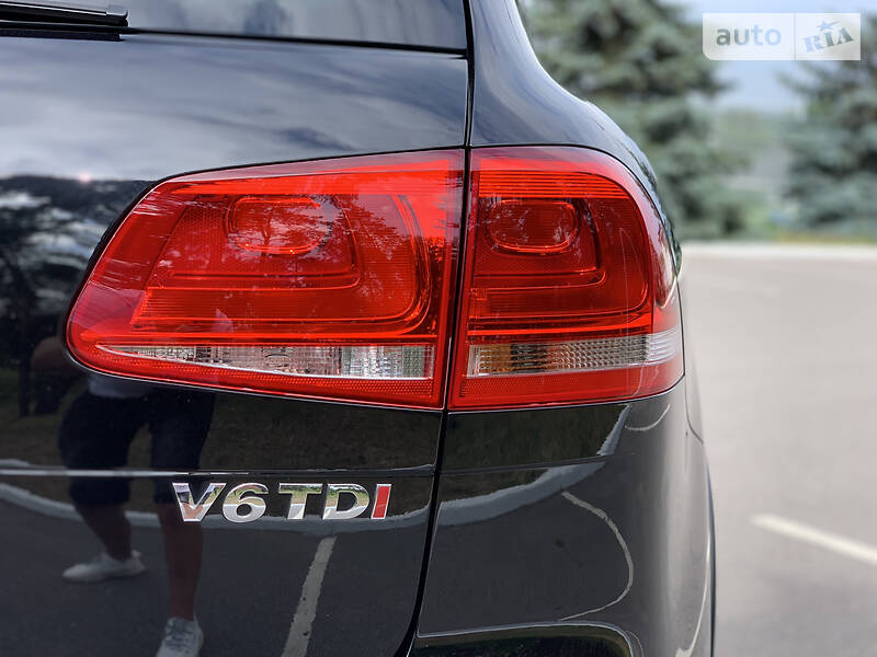 Позашляховик / Кросовер Volkswagen Touareg 2014 в Києві