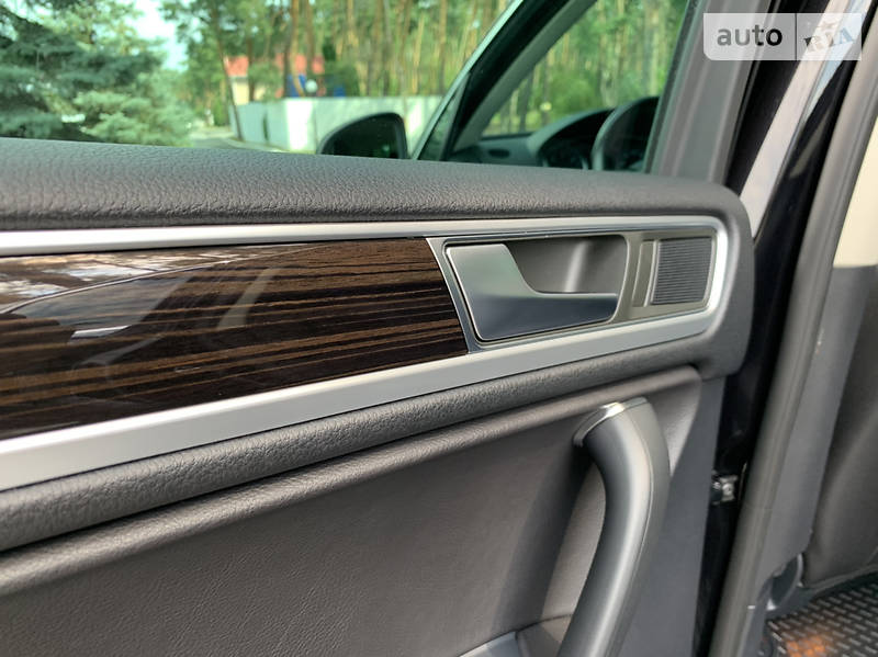 Позашляховик / Кросовер Volkswagen Touareg 2014 в Києві