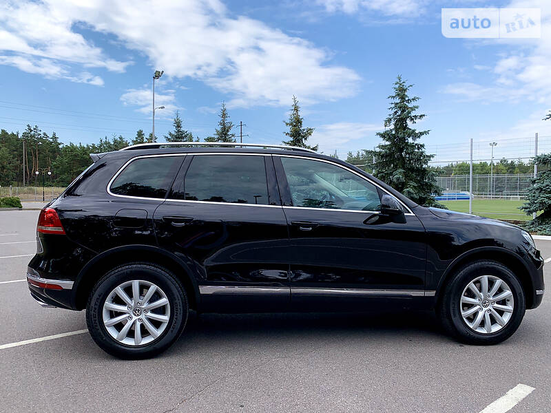 Позашляховик / Кросовер Volkswagen Touareg 2014 в Києві