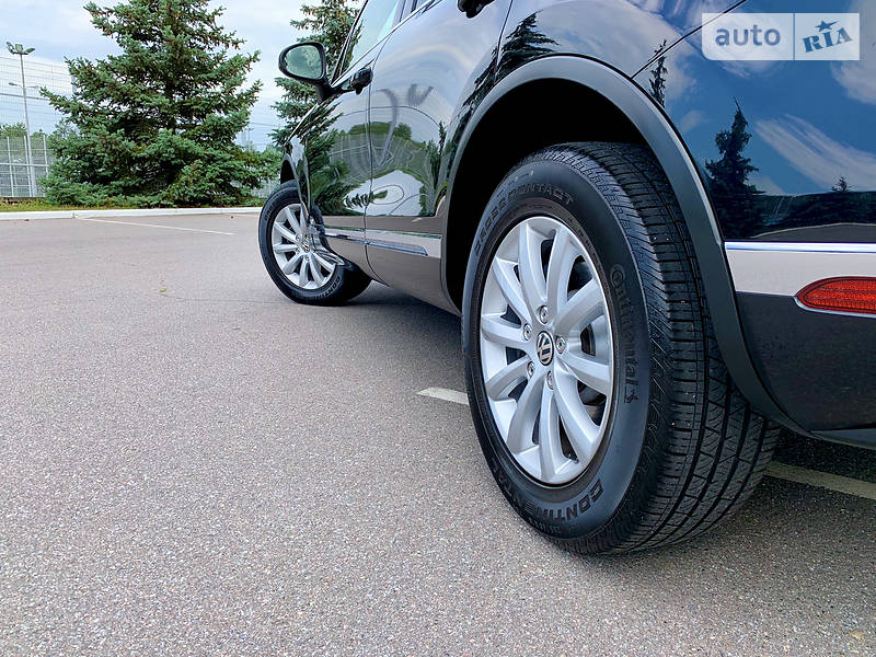 Позашляховик / Кросовер Volkswagen Touareg 2014 в Києві