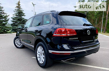 Позашляховик / Кросовер Volkswagen Touareg 2014 в Києві