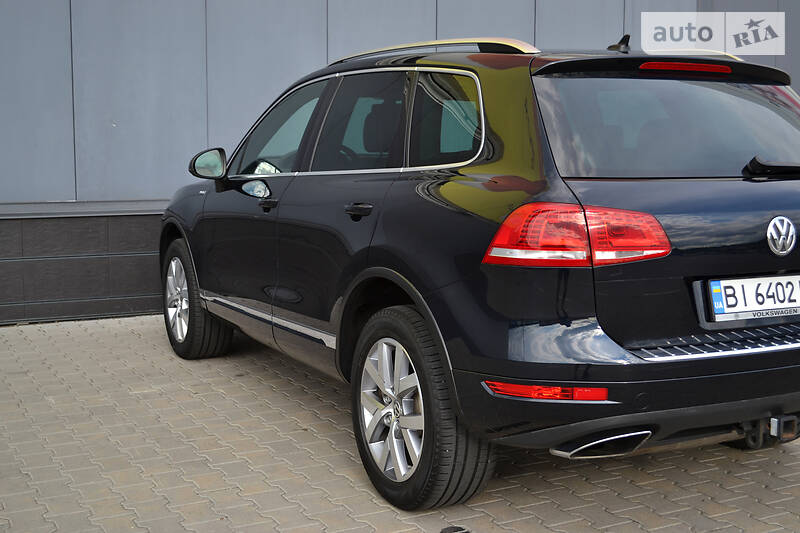 Позашляховик / Кросовер Volkswagen Touareg 2014 в Києві