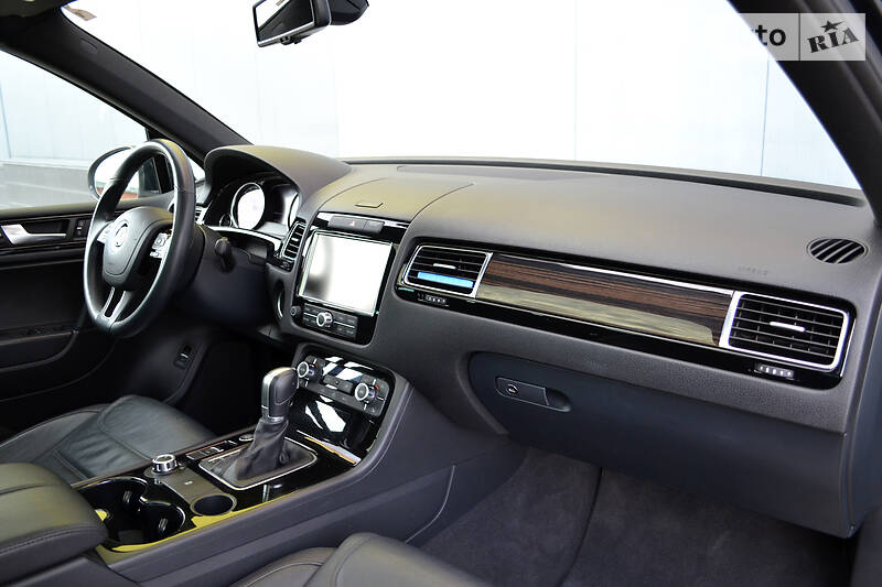 Позашляховик / Кросовер Volkswagen Touareg 2014 в Києві