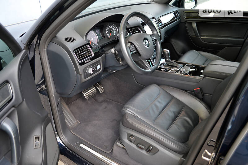 Позашляховик / Кросовер Volkswagen Touareg 2014 в Києві
