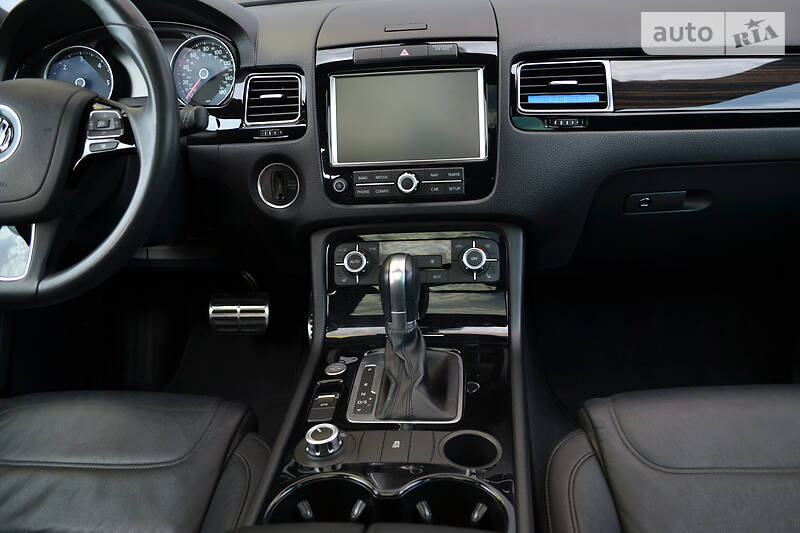 Позашляховик / Кросовер Volkswagen Touareg 2014 в Києві