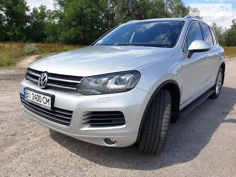 Позашляховик / Кросовер Volkswagen Touareg 2012 в 