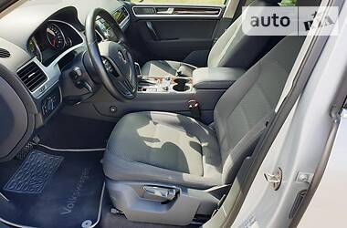 Позашляховик / Кросовер Volkswagen Touareg 2012 в 