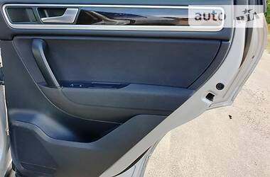 Позашляховик / Кросовер Volkswagen Touareg 2012 в 