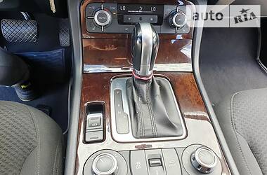Позашляховик / Кросовер Volkswagen Touareg 2012 в 