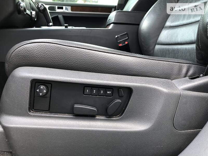Позашляховик / Кросовер Volkswagen Touareg 2009 в Києві