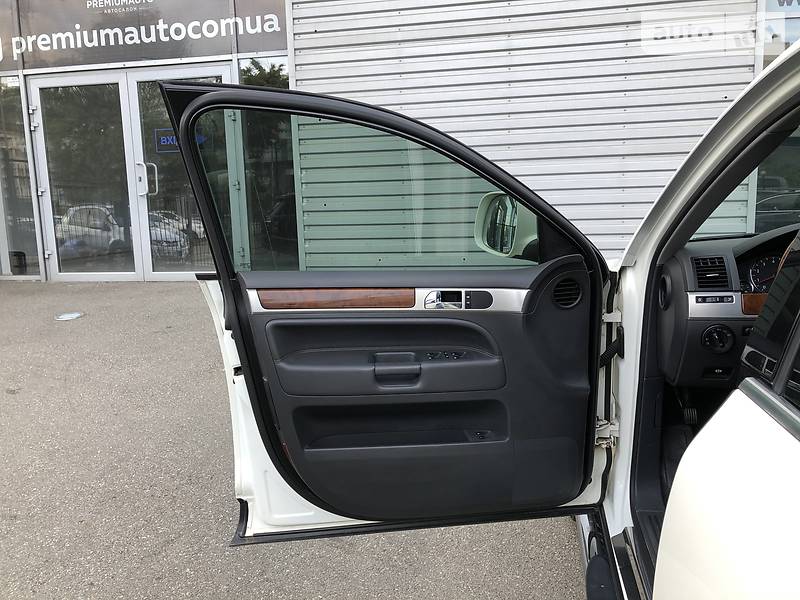 Позашляховик / Кросовер Volkswagen Touareg 2009 в Києві