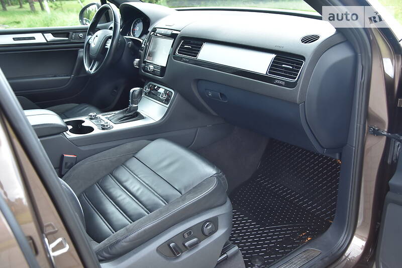 Позашляховик / Кросовер Volkswagen Touareg 2012 в Дрогобичі