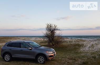 Позашляховик / Кросовер Volkswagen Touareg 2014 в 