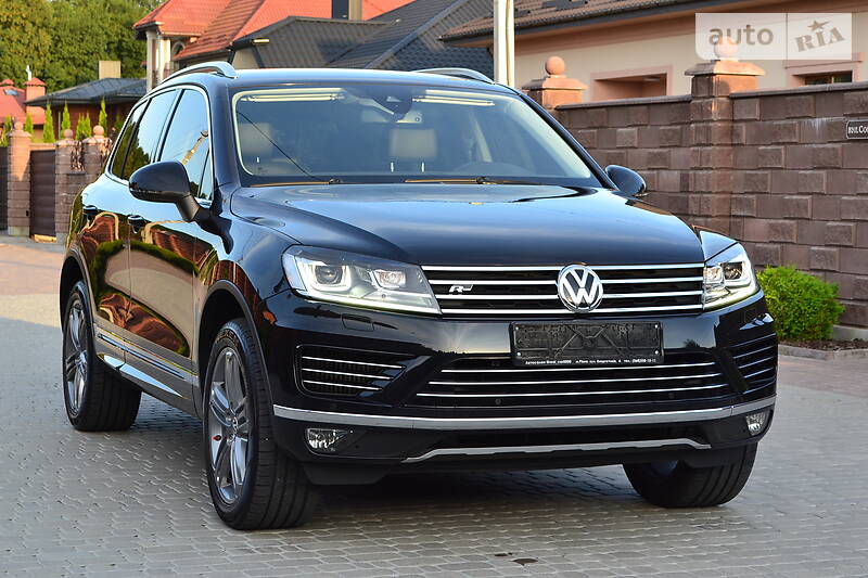 Позашляховик / Кросовер Volkswagen Touareg 2016 в Рівному