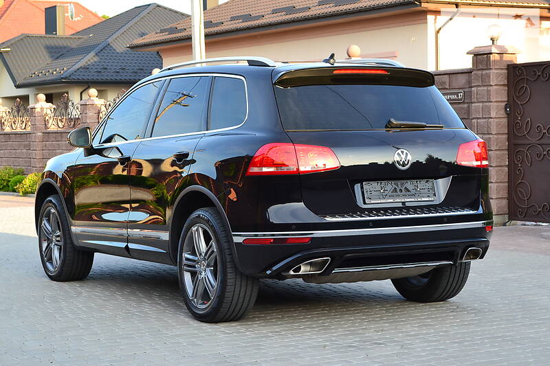 Позашляховик / Кросовер Volkswagen Touareg 2016 в Рівному