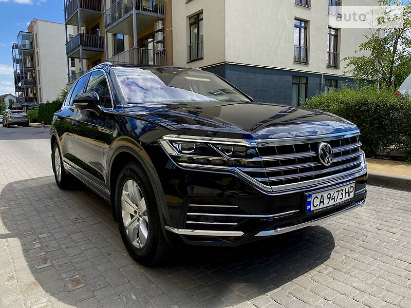 Позашляховик / Кросовер Volkswagen Touareg 2018 в Києві