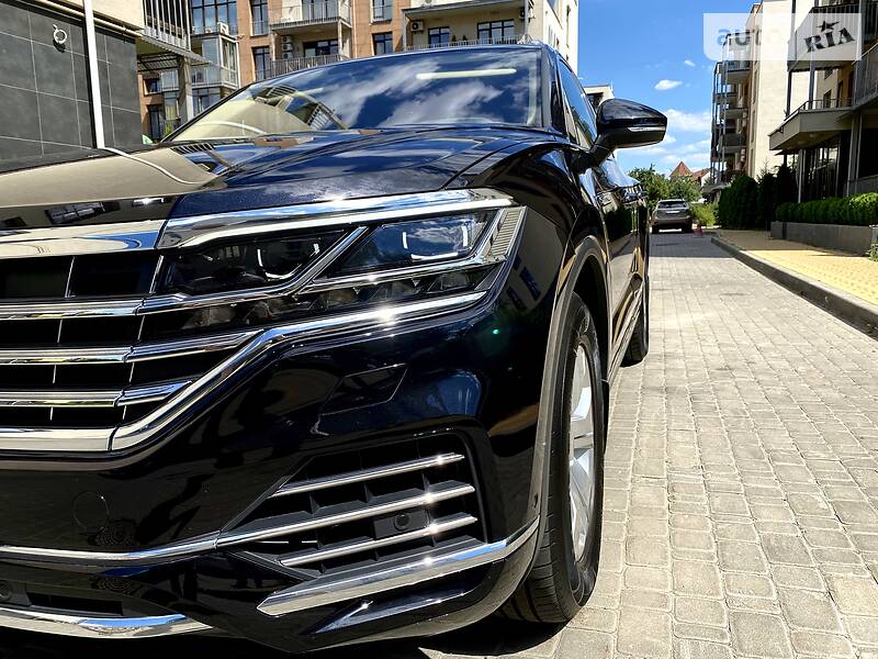 Позашляховик / Кросовер Volkswagen Touareg 2018 в Києві
