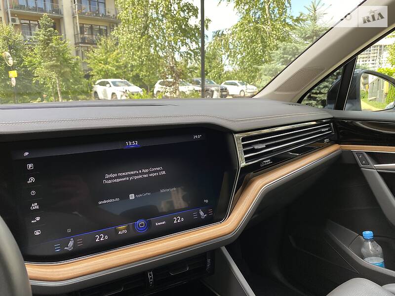 Позашляховик / Кросовер Volkswagen Touareg 2018 в Києві