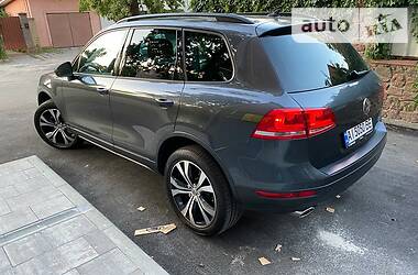 Внедорожник / Кроссовер Volkswagen Touareg 2014 в Киеве