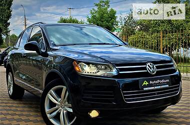 Внедорожник / Кроссовер Volkswagen Touareg 2014 в Николаеве