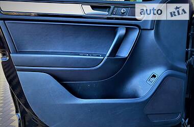 Позашляховик / Кросовер Volkswagen Touareg 2015 в 