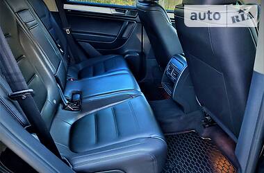 Позашляховик / Кросовер Volkswagen Touareg 2015 в 