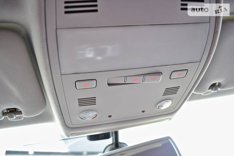 Позашляховик / Кросовер Volkswagen Touareg 2012 в Києві фото 43 Позашляховик / Кросовер Volkswagen Touareg 2012 в Києві