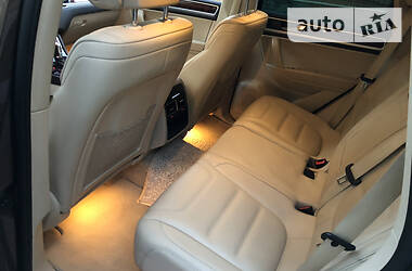 Позашляховик / Кросовер Volkswagen Touareg 2012 в 
