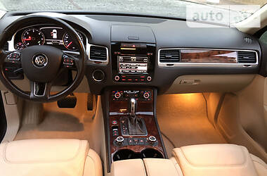 Позашляховик / Кросовер Volkswagen Touareg 2012 в 