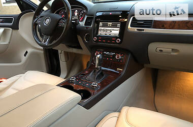 Позашляховик / Кросовер Volkswagen Touareg 2012 в 