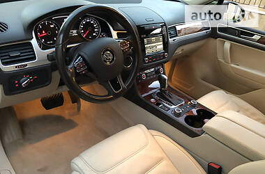 Позашляховик / Кросовер Volkswagen Touareg 2012 в 