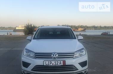 Внедорожник / Кроссовер Volkswagen Touareg 2015 в Херсоне