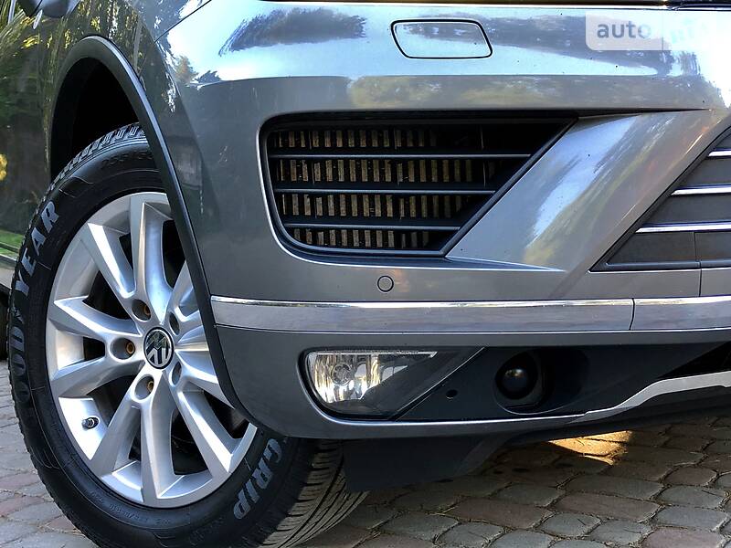 Позашляховик / Кросовер Volkswagen Touareg 2015 в Дрогобичі